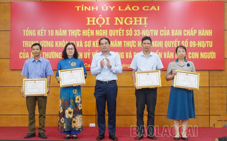 Lào Cai đạt nhiều thành tựu trong thực hiện Nghị quyết số 33 và Nghị quyết số 09 về phát triển văn hóa con người - Ảnh 10.