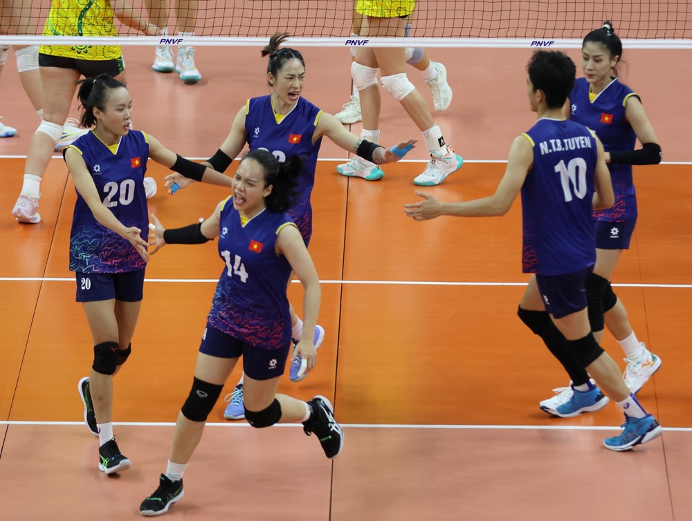 Tuyển bóng chuyền nữ Việt Nam vô địch AVC Challenge Cup 2024 - Ảnh 2.