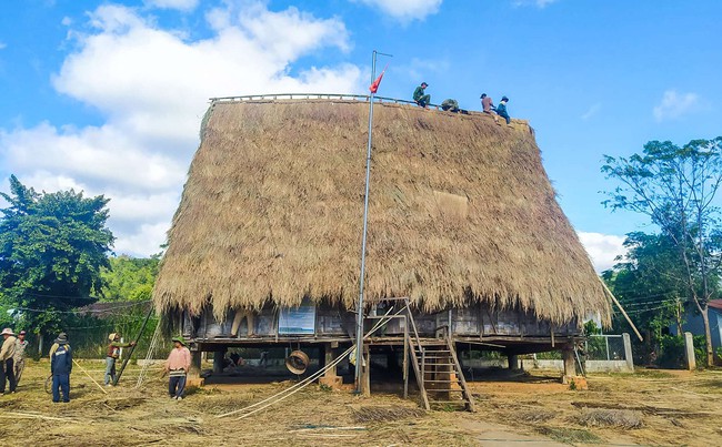 Kon Tum: Quan tâm bảo tồn nhà rông truyền thống của đồng bào DTTS - Ảnh 2.