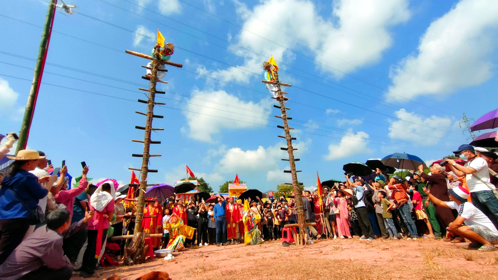 Quảng Ninh: Đưa lễ hội, phong tục đẹp đến với du khách - Ảnh 2.
