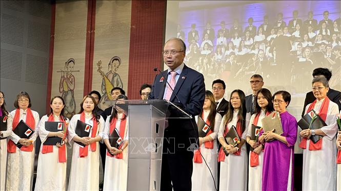 Hợp ca Quê hương tại Pháp: 15 năm ngân vang các giai điệu Tổ quốc - Ảnh 4.