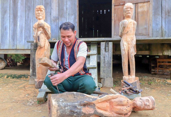 Kon Tum: Phục dựng và bảo tồn giá trị truyền thống của các DTTS - Ảnh 1.