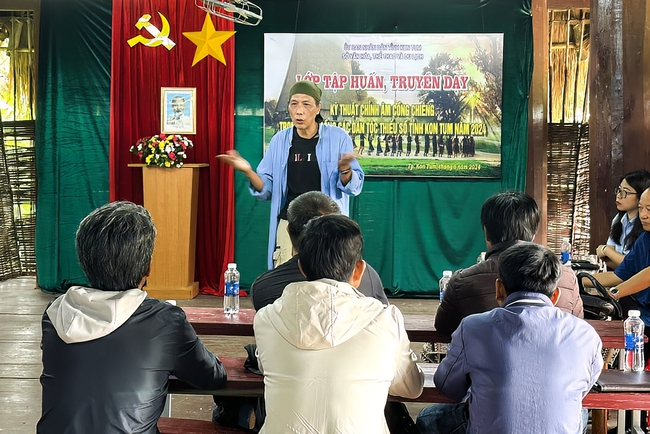 Kon Tum: Khai mạc lớp tập huấn, truyền dạy kỹ thuật chỉnh âm cồng chiêng - Ảnh 2.