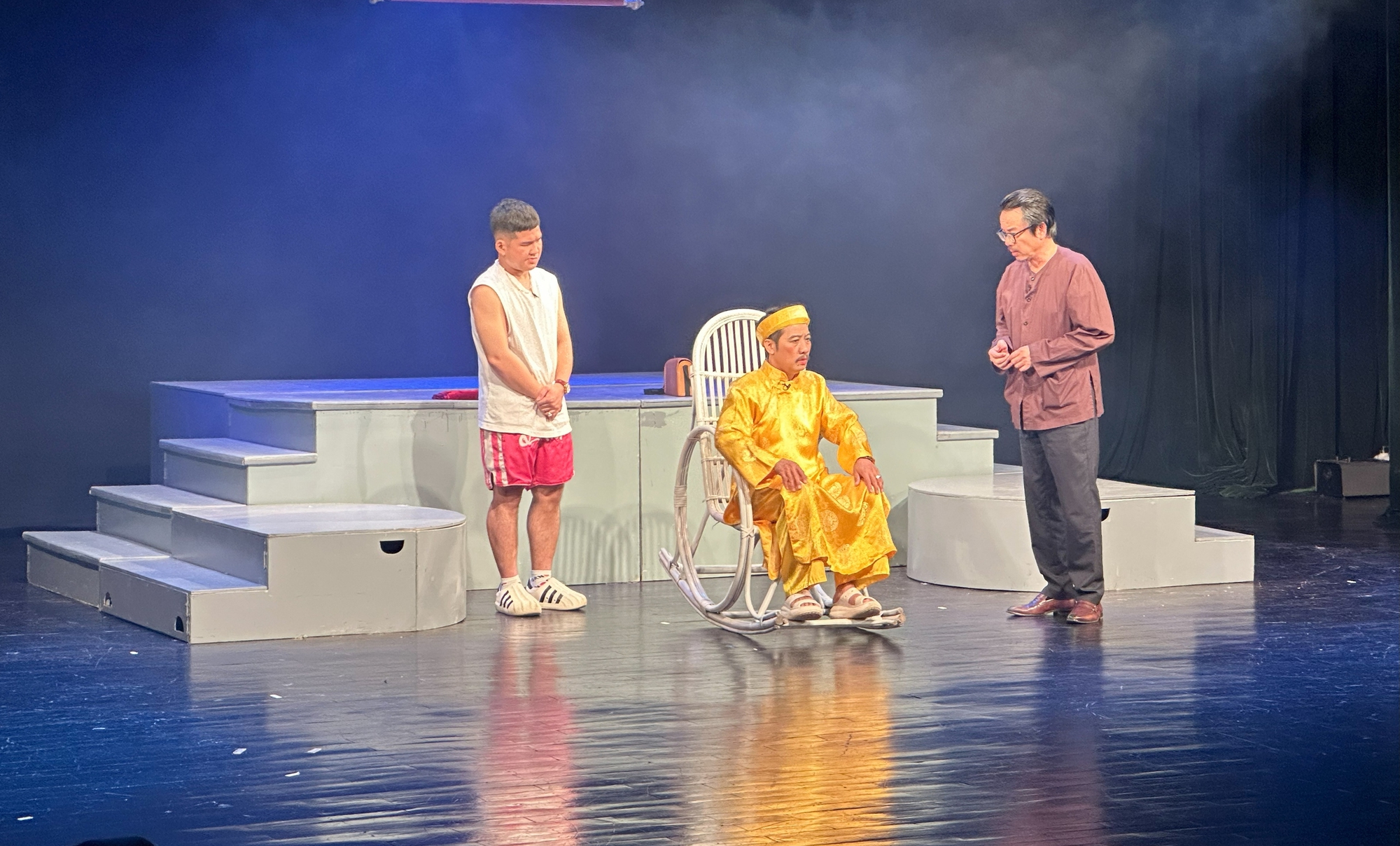 Biểu diễn vở kịch "Biến dạng" tại sinh hoạt chuyên đề phòng, chống tham nhũng, tiêu cực, xây dựng đạo đức liêm chính - Ảnh 3.