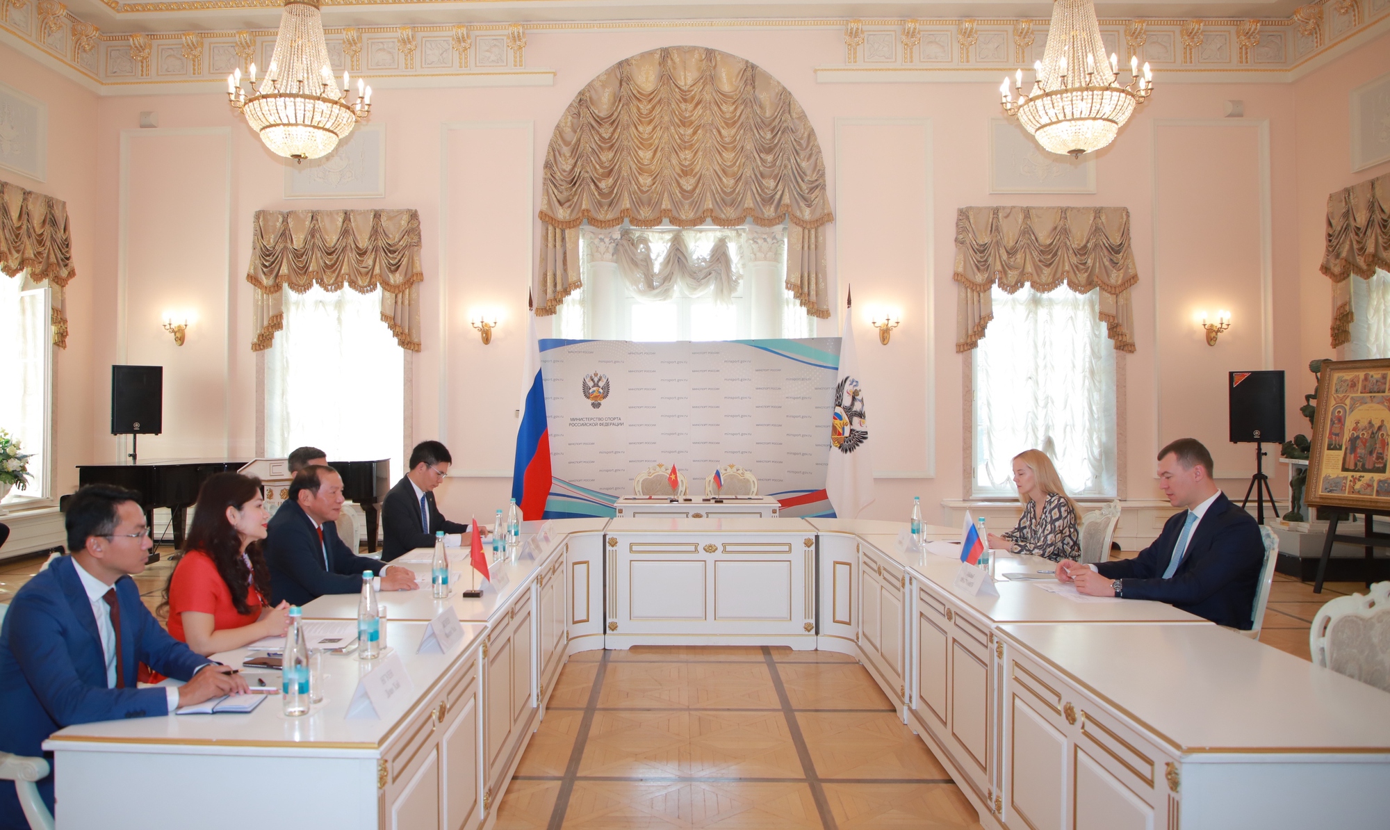 Bộ trưởng Nguyễn Văn Hùng: Đẩy mạnh hợp tác thể thao Việt Nam - Nga theo hướng có trọng tâm, trọng điểm, cùng phát triển - Ảnh 1.