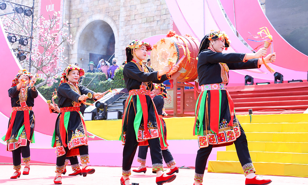 Bắc Giang: Tổ chức Hội thi trình diễn trang phục truyền thống các dân tộc thiểu số lần thứ nhất - Ảnh 1.