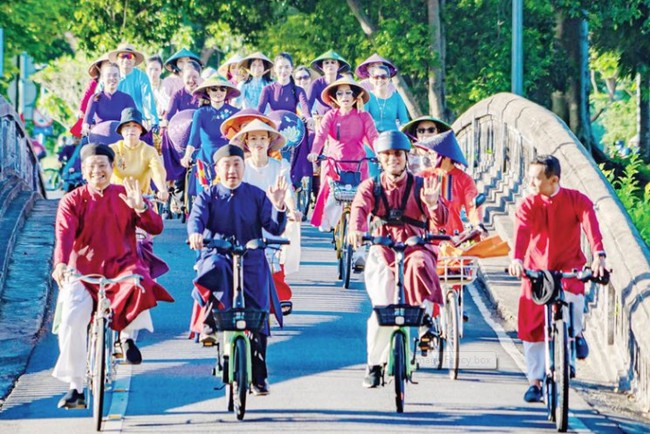 Du lịch Huế tăng tốc - Ảnh 2.