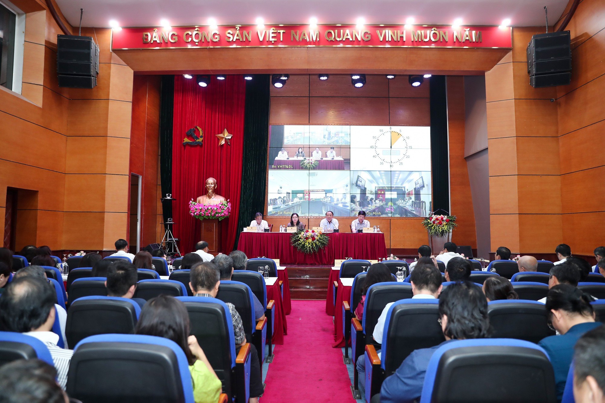 Thực hiện hiệu quả các nhiệm vụ và nhóm giải pháp xây dựng, giữ gìn và phát huy những giá trị đặc sắc của nền văn hóa Việt Nam - Ảnh 4.