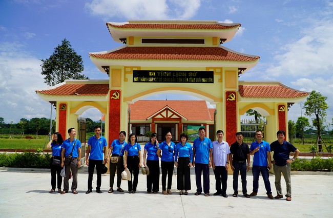 Hoạt động về nguồn Tháng 7 của Ban chấp hành Công đoàn Bảo tàng Văn hóa các dân tộc Việt Nam - Ảnh 3.