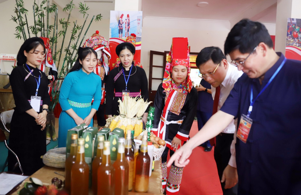 Xây dựng, phát huy giá trị văn hóa con người Quảng Ninh - Ảnh 1.