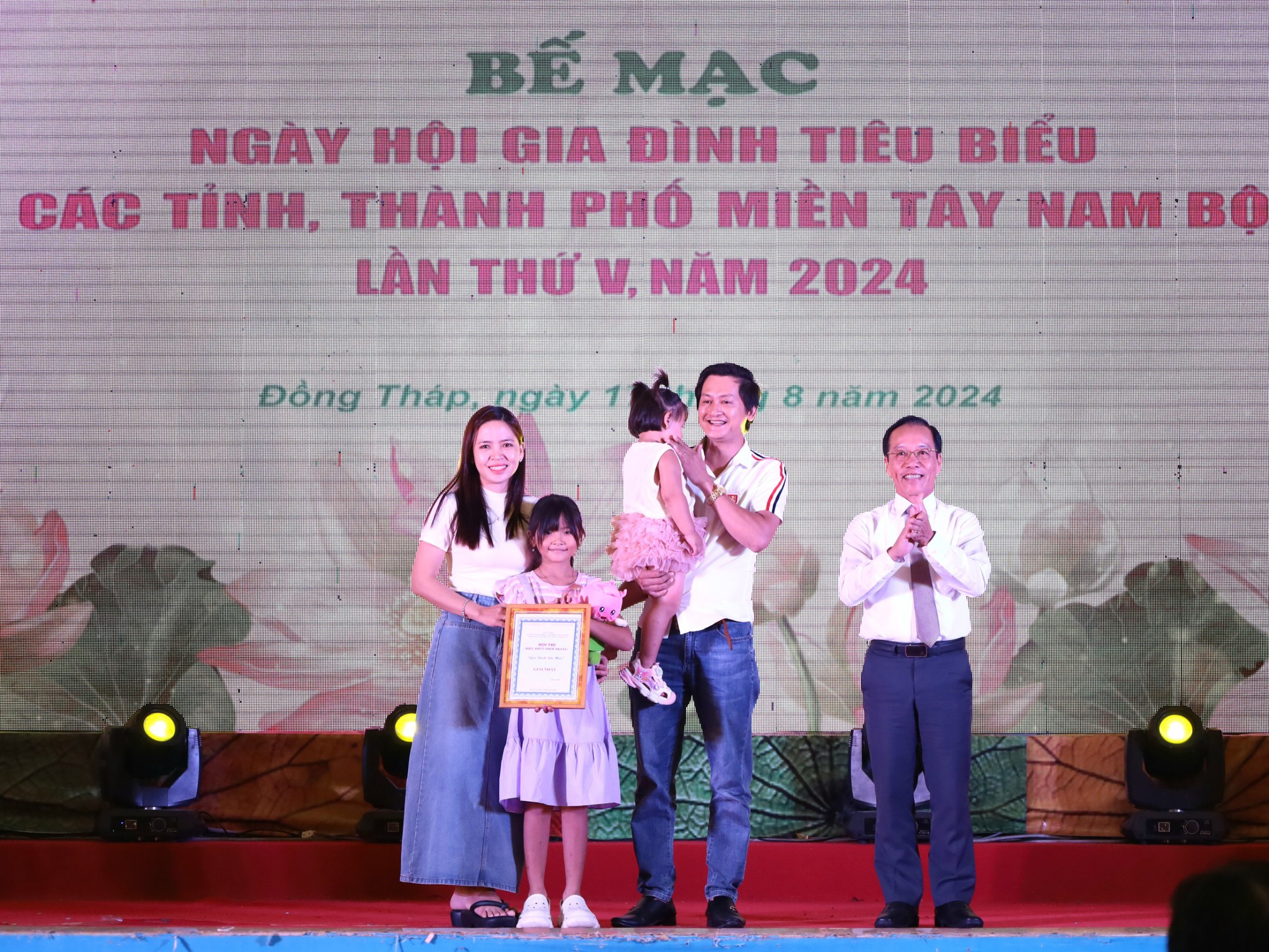 Bế mạc và trao giải Ngày hội Gia đình tiêu biểu các tỉnh, thành phố miền Tây Nam Bộ - Ảnh 4.