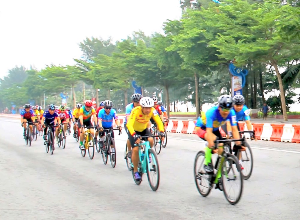 TP Sầm Sơn (Thanh Hoá): Gần 600 VĐV tham gia Ngày hội Xe đạp thể thao “Nối vòng tay lớn” - Ảnh 2.