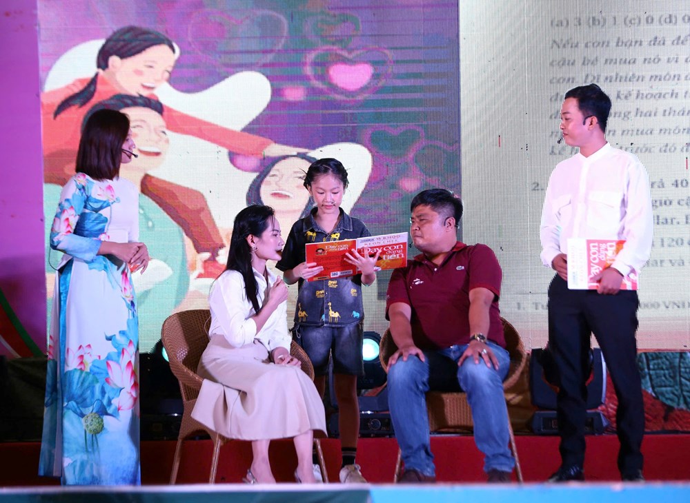 Khơi dậy văn hóa đọc: Gốc rễ từ gia đình - Ảnh 1.