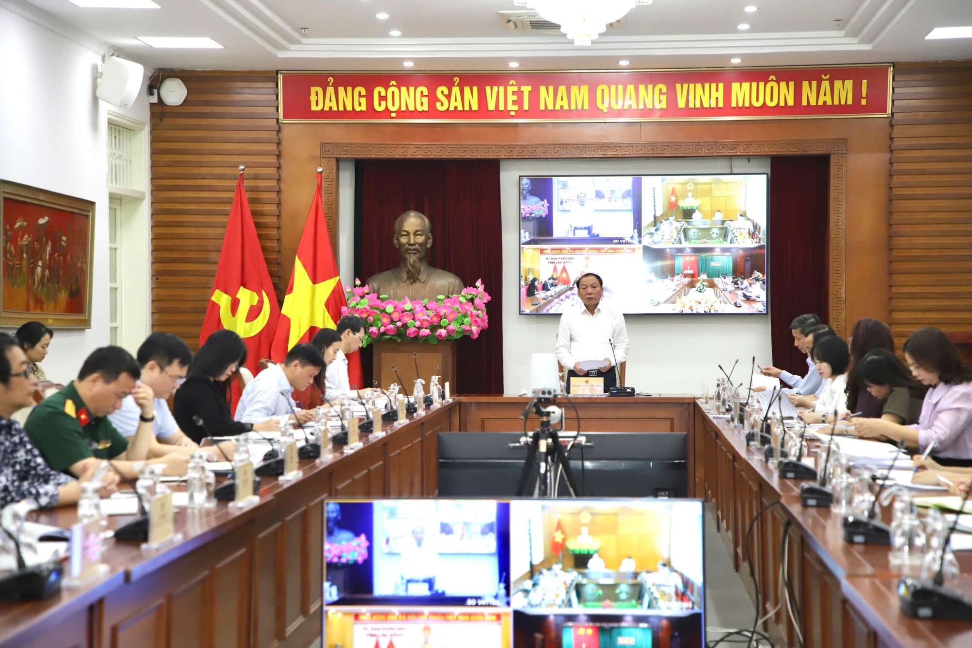 Bộ trưởng Nguyễn Văn Hùng: Các địa phương cần tăng tính chủ động, tránh tình trạng "Hỏi cho chắc, hỏi để tham khảo" - Ảnh 1.