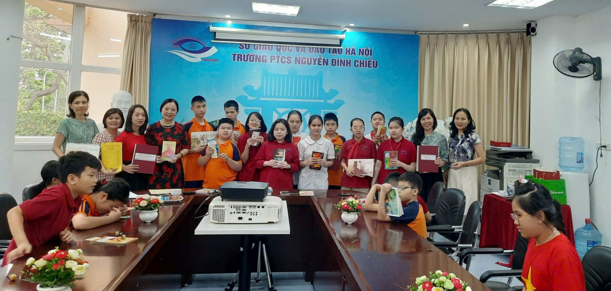 Hành trình 5 năm “Cùng Bạn Đọc Sách Nâng Tầm Trí Tuệ Việt” - Ảnh 7.