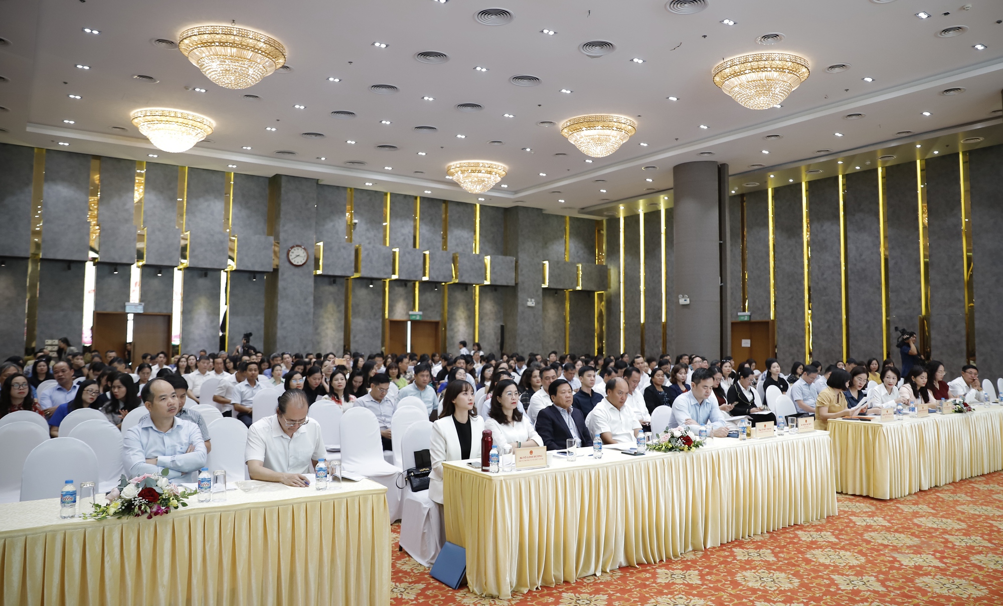 Thứ trưởng Trịnh Thị Thủy: Thấm nhuần sâu sắc vị trí, vai trò, tầm quan trọng của công tác thi đụa- khen thưởng - Ảnh 3.
