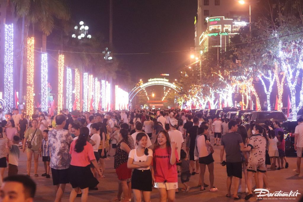 Thanh Hóa: ‘Vươn mình’ mạnh mẽ trên bản đồ du lịch quốc gia - Ảnh 4.