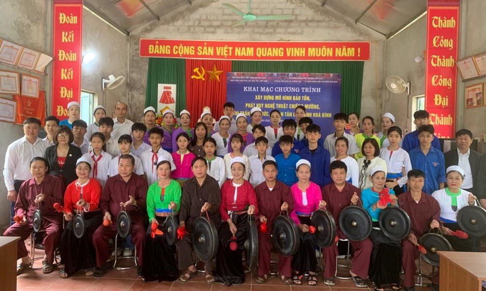 Bảo tồn và phát huy giá trị văn hóa nghệ thuật chiêng Mường - Ảnh 1.