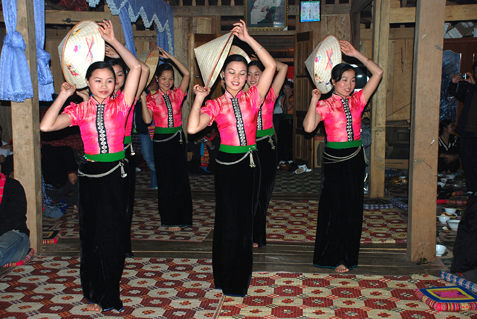 Hà Giang khai thác thế mạnh văn hóa, tạo "đòn bẩy" cho du lịch phát triển - Ảnh 1.