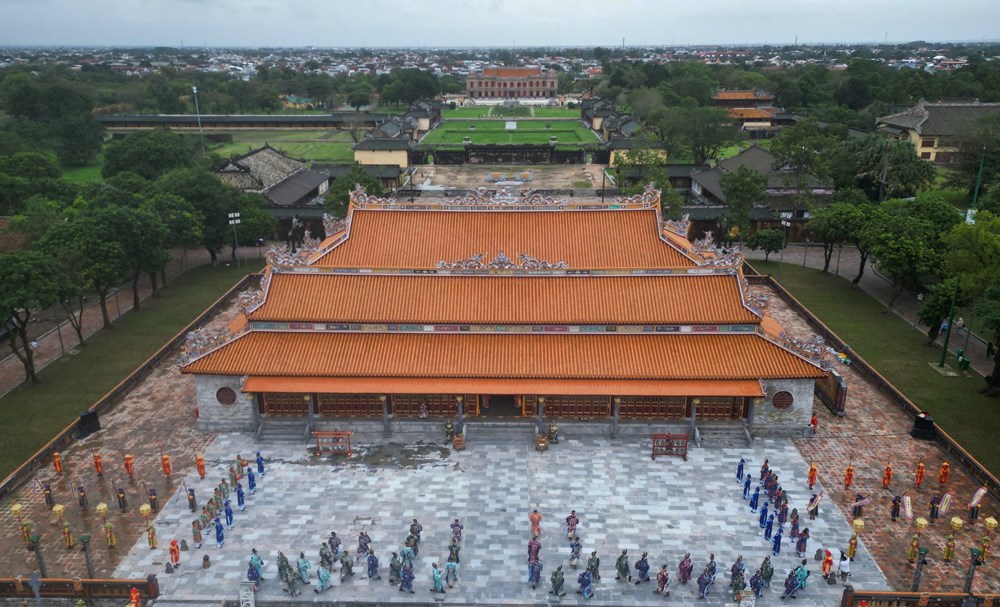 Gần 2,8 triệu lượt khách đến tham quan di sản Huế trong năm 2024 - Ảnh 2.