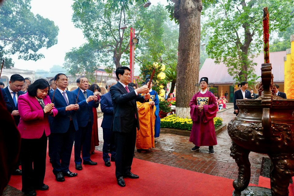 Chủ tịch nước Lương Cường dâng hương - khai xuân Ất Tỵ tại Hoàng thành Thăng Long  - Ảnh 2.