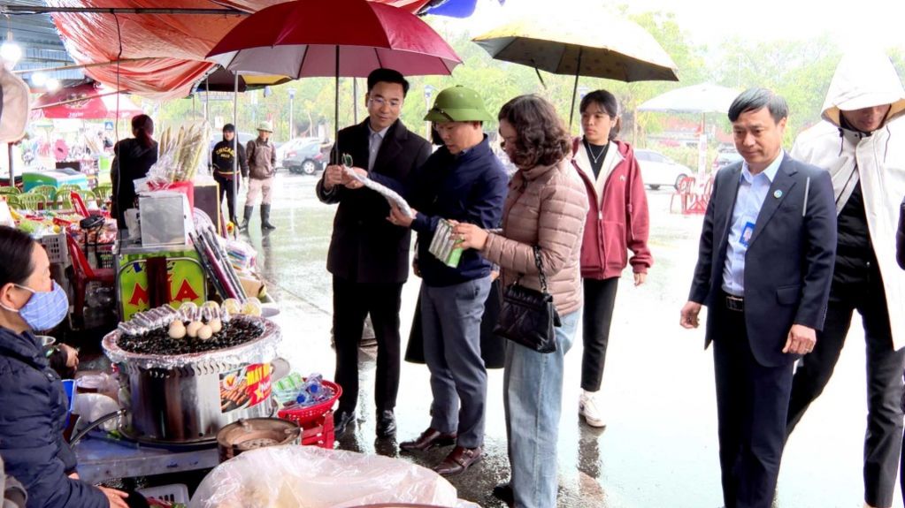 Quảng Ninh: Sôi động du lịch văn hóa tâm linh - Ảnh 3.