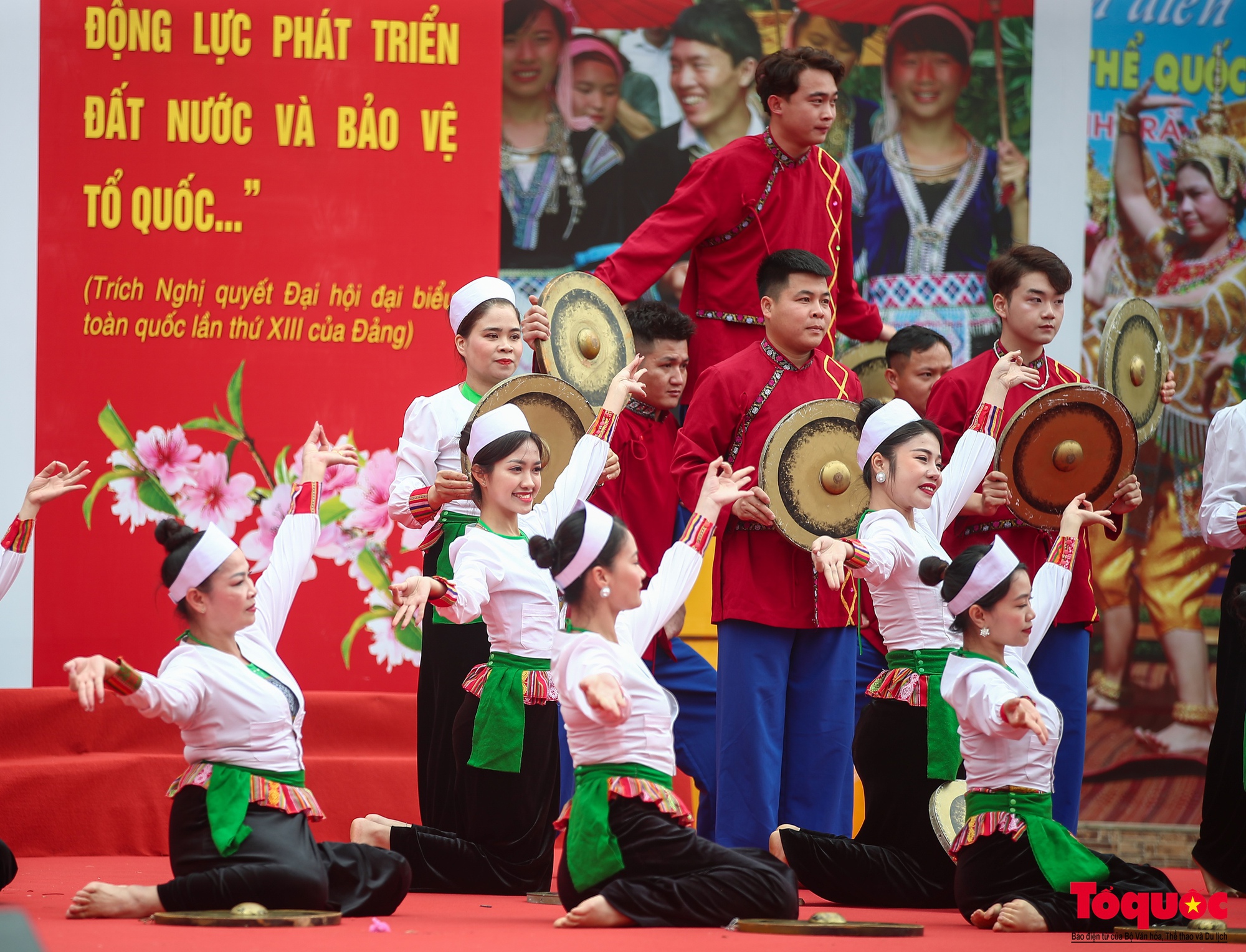 Chùm ảnh: Chủ tịch nước dự Ngày hội '"Sắc xuân trên mọi miền Tổ quốc" năm 2025 - Ảnh 14.