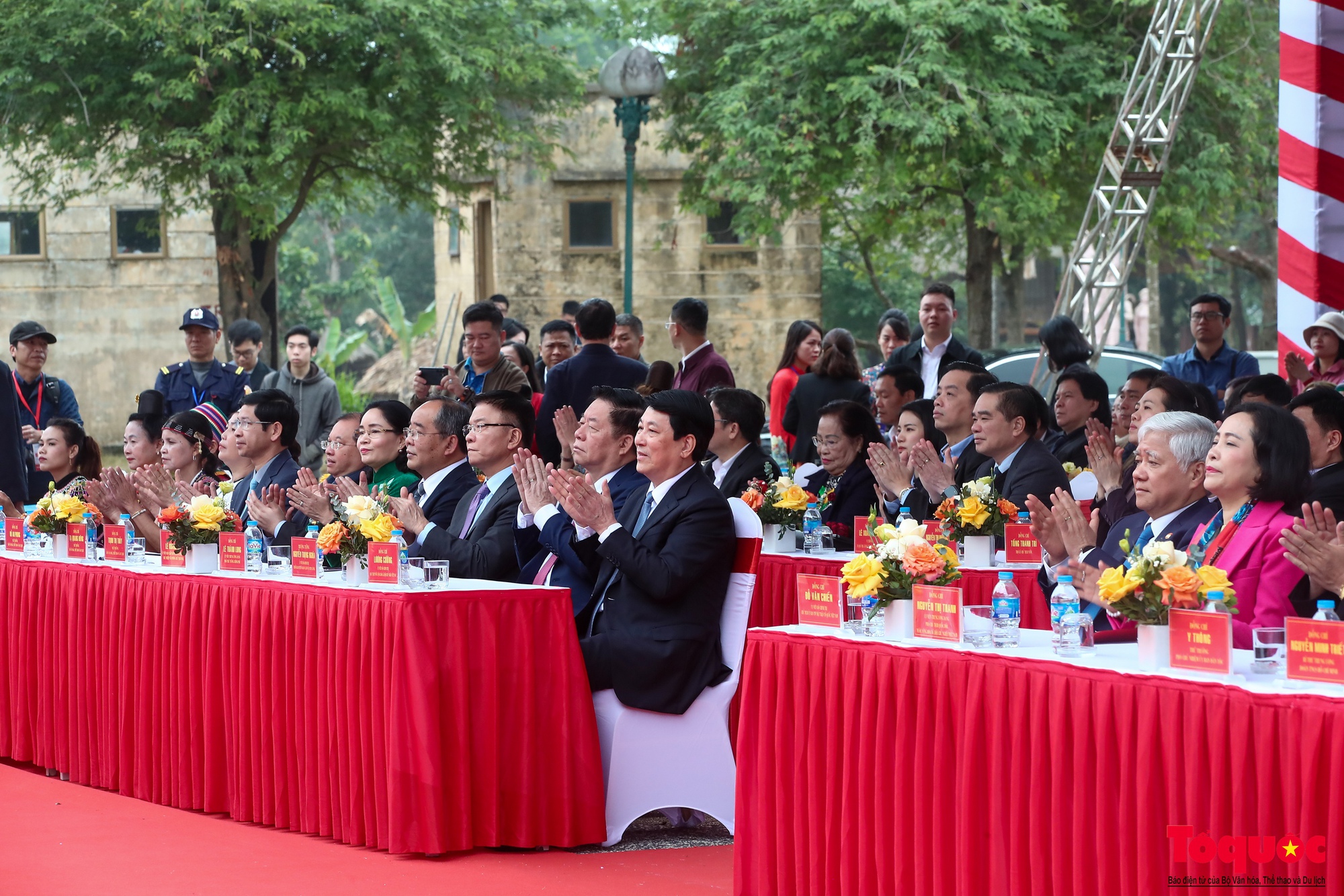 Chùm ảnh: Chủ tịch nước dự Ngày hội '"Sắc xuân trên mọi miền Tổ quốc" năm 2025 - Ảnh 16.
