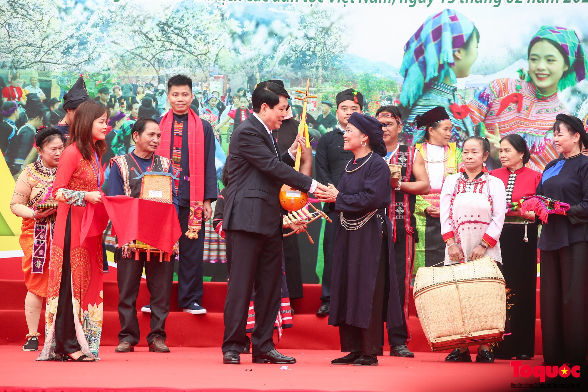 Chùm ảnh: Chủ tịch nước dự Ngày hội '"Sắc xuân trên mọi miền Tổ quốc" năm 2025 - Ảnh 12.