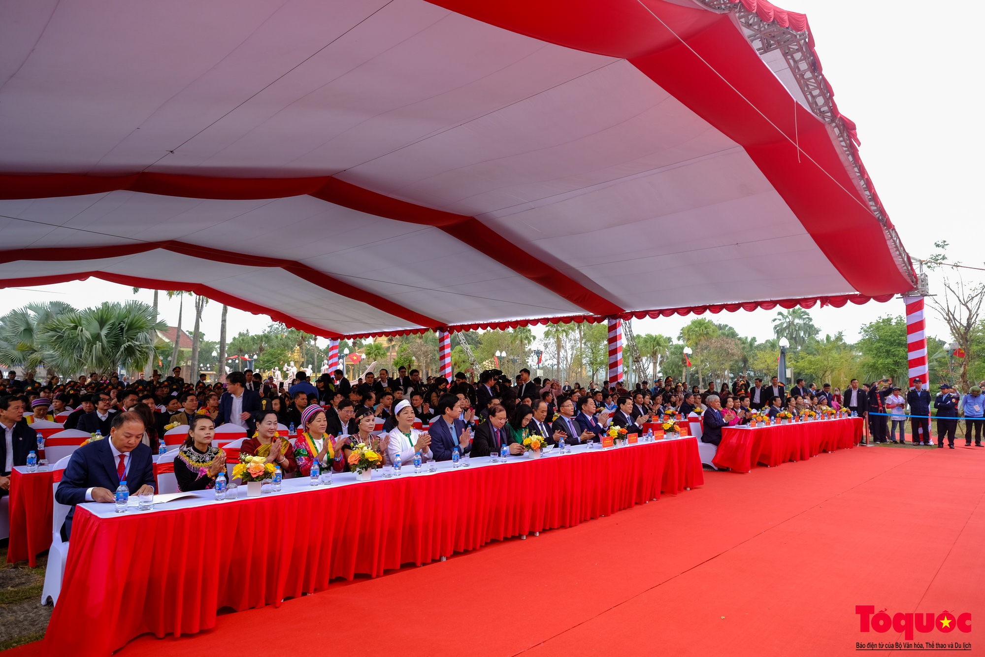 Chùm ảnh: Chủ tịch nước dự Ngày hội '"Sắc xuân trên mọi miền Tổ quốc" năm 2025 - Ảnh 7.