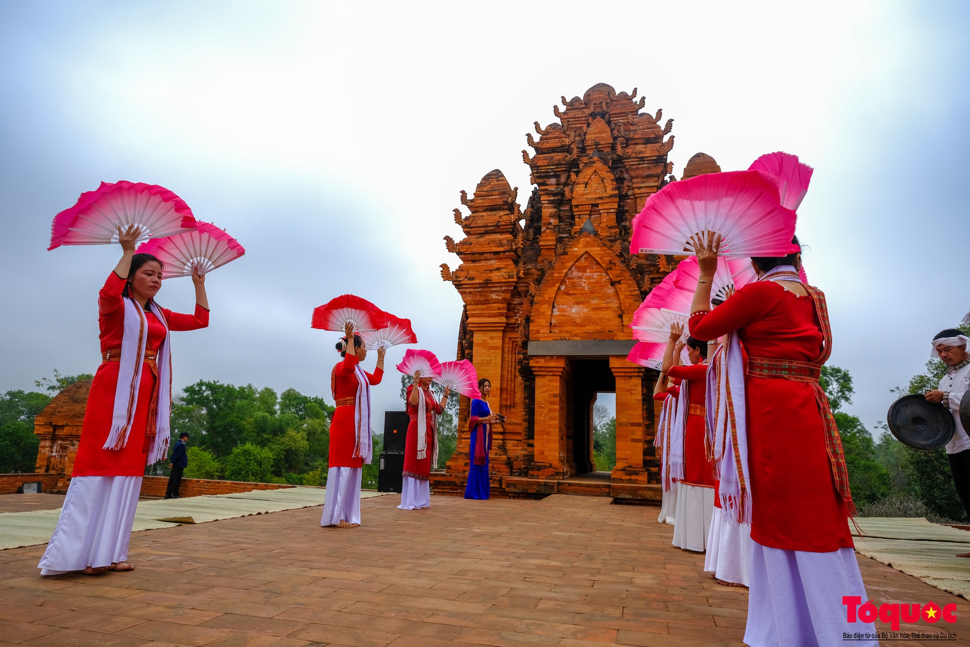 Chùm ảnh: Chủ tịch nước dự Ngày hội '"Sắc xuân trên mọi miền Tổ quốc" năm 2025 - Ảnh 18.