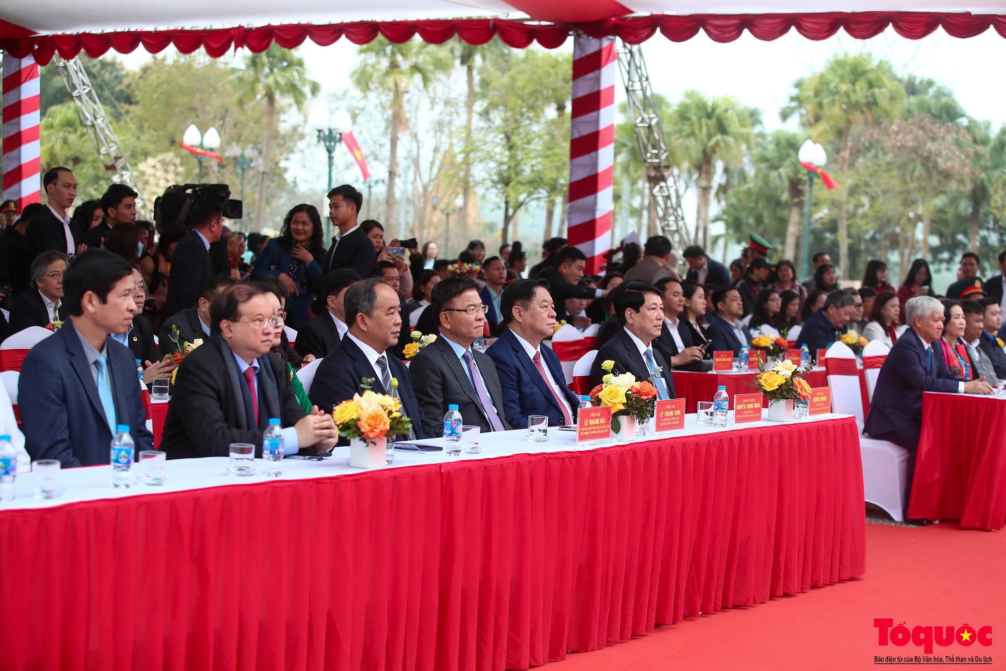 Chùm ảnh: Chủ tịch nước dự Ngày hội '"Sắc xuân trên mọi miền Tổ quốc" năm 2025 - Ảnh 4.