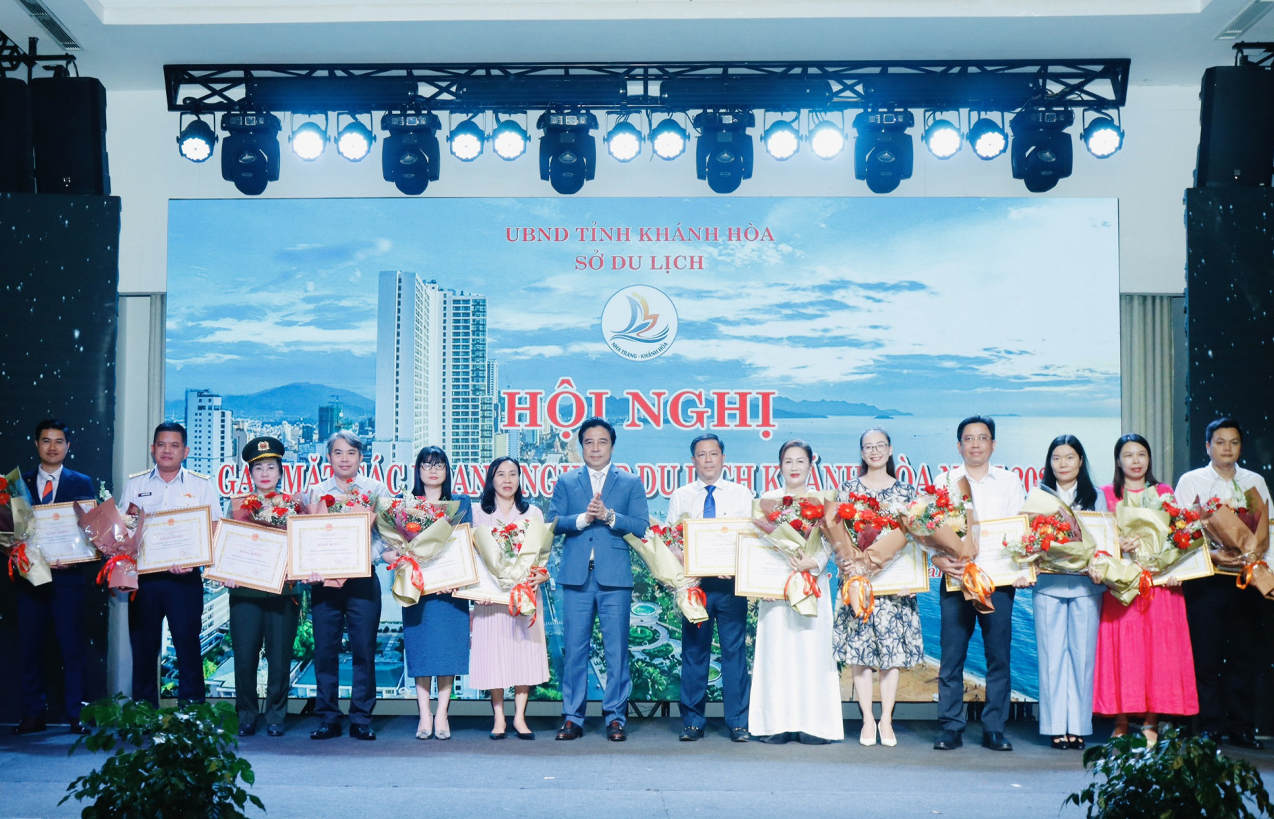 Khánh Hòa: Gặp mặt doanh nghiệp du lịch đầu năm 2025 - Ảnh 1.