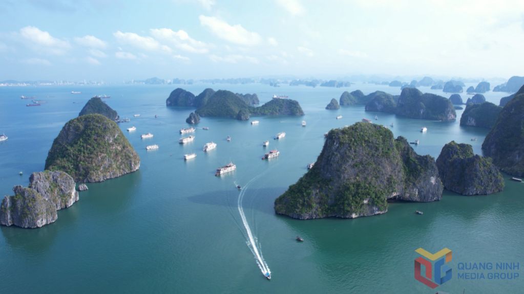 Quảng Ninh: Thông qua Nghị quyết bổ sung mức phí với 3 hành trình tham quan vịnh Hạ Long - Ảnh 1.