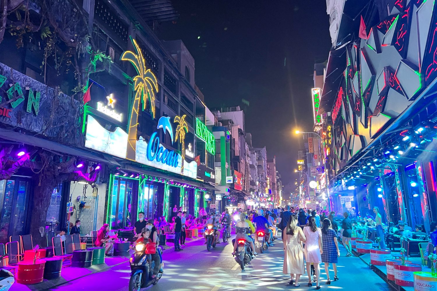 TP. Hồ Chí Minh đẩy mạnh phát triển dịch vụ và du lịch theo Chiến lược tổng thể đến năm 2030 - Ảnh 1.