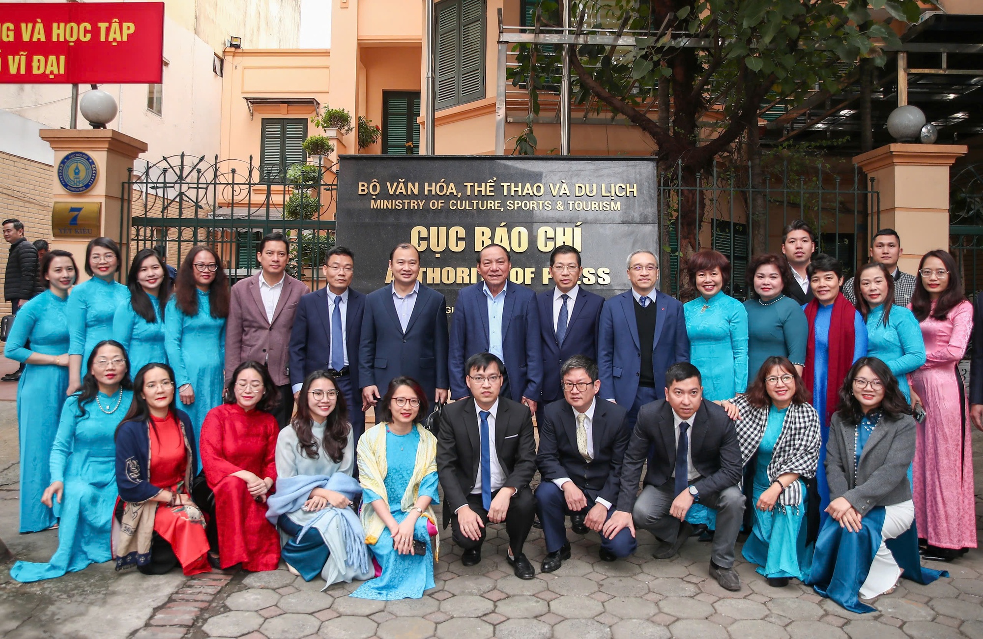 Bộ trưởng Bộ VHTTDL Nguyễn Văn Hùng làm việc với Cục Báo chí - Ảnh 8.