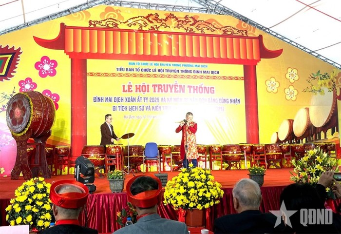 Hà Nội: Quận Cầu Giấy khai mạc lễ hội truyền thống Đình Mai Dịch 2025 - Ảnh 2.
