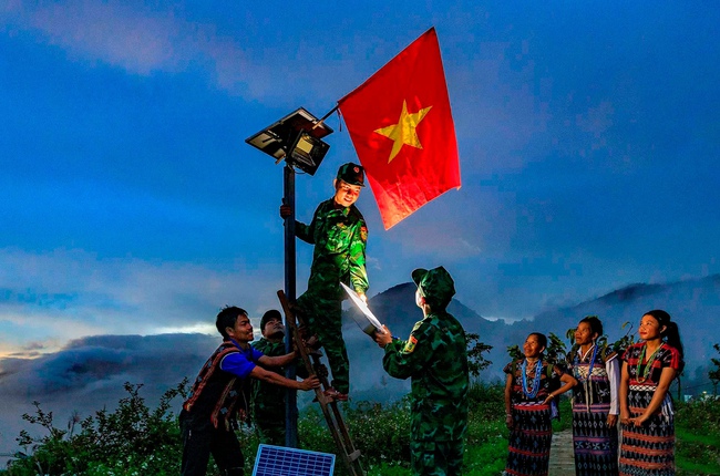 Nghiên cứu, vận dụng và phát triển sáng tạo tư tưởng Hồ Chí Minh trong giải quyết vấn đề dân tộc, tôn giáo hiện nay - Ảnh 1.