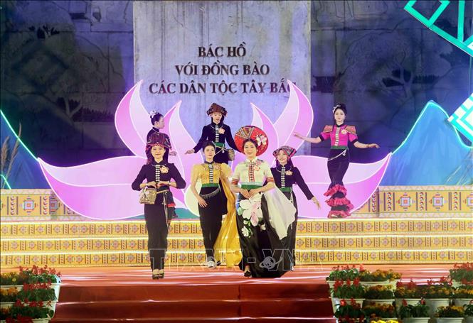 Lễ hội Hoa Ban thành phố Sơn La - Ảnh 3.