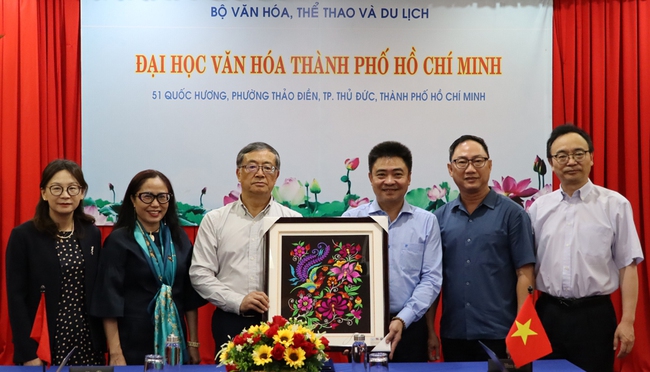 Thúc đẩy hợp tác quốc tế giữa Trường Đại học Văn hóa TP.HCM và Trường Đại học Dân tộc học và Xã hội học, Đại học Vân Nam, Trung Quốc - Ảnh 4.
