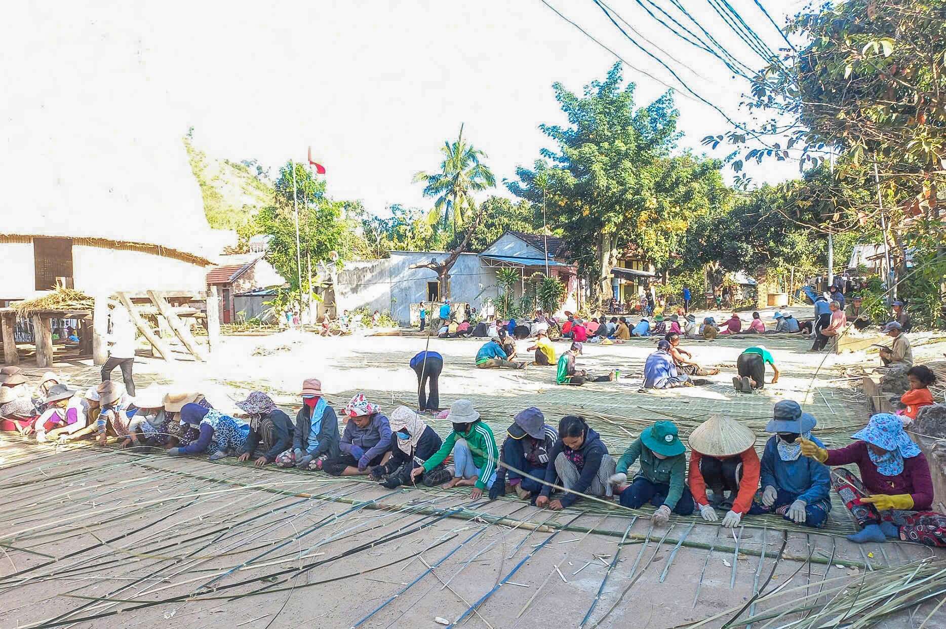 Kon Tum: Bảo tồn nhà rông, nhà sàn truyền thống - Ảnh 4.