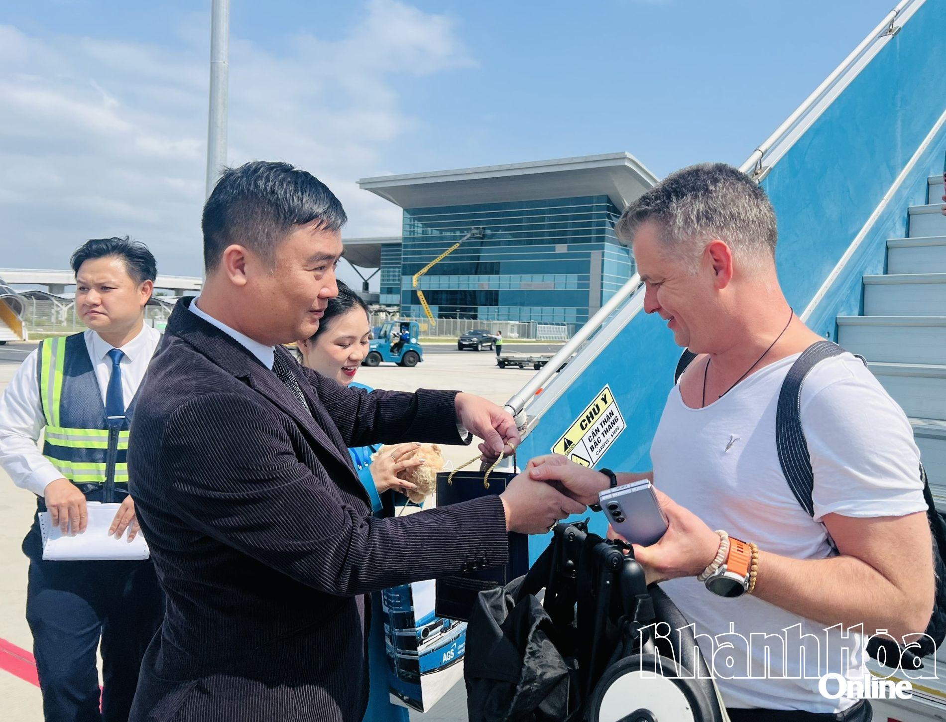 Khánh Hòa: Hãng Hàng không Aeroflot khai trương đường bay thương mại Moscow - Cam Ranh - Ảnh 1.