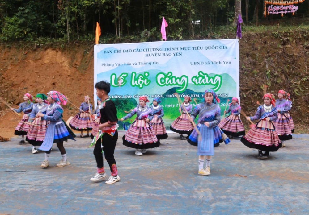 Lễ cúng rừng đầu năm của đồng bào các dân tộc thiểu số ở Lào Cai - Ảnh 3.