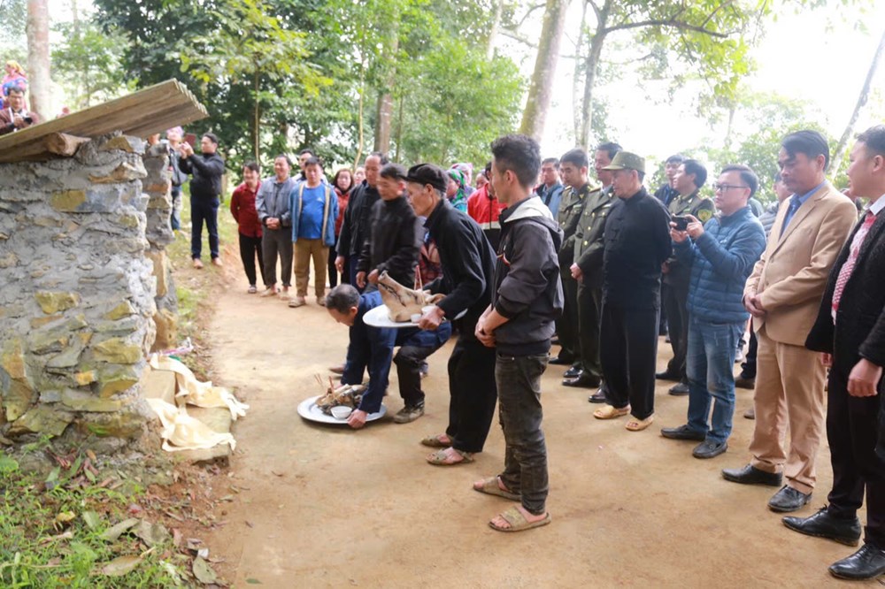 Lễ cúng rừng đầu năm của đồng bào các dân tộc thiểu số ở Lào Cai - Ảnh 4.