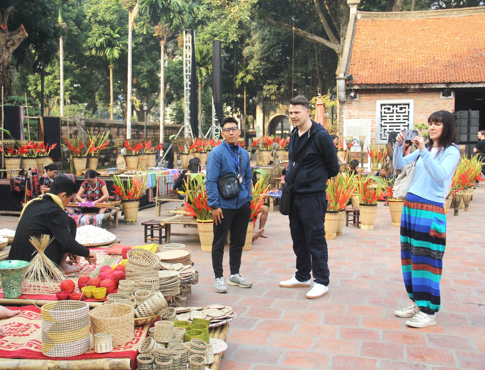 Khai thác di sản văn hóa để phát triển du lịch - Ảnh 2.