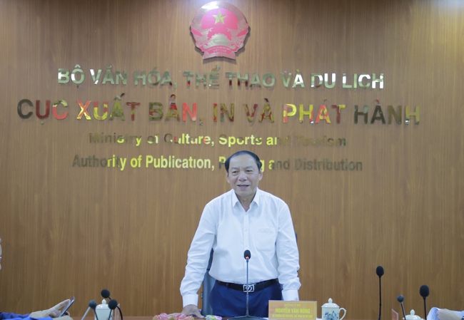 Bộ trưởng Nguyễn Văn Hùng làm việc với Cục Xuất bản, In và Phát hành  - Ảnh 3.