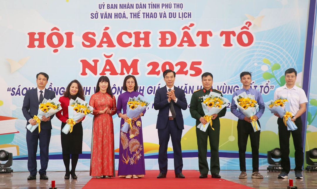 Khai mạc Hội sách Đất Tổ năm 2025 - Ảnh 2.