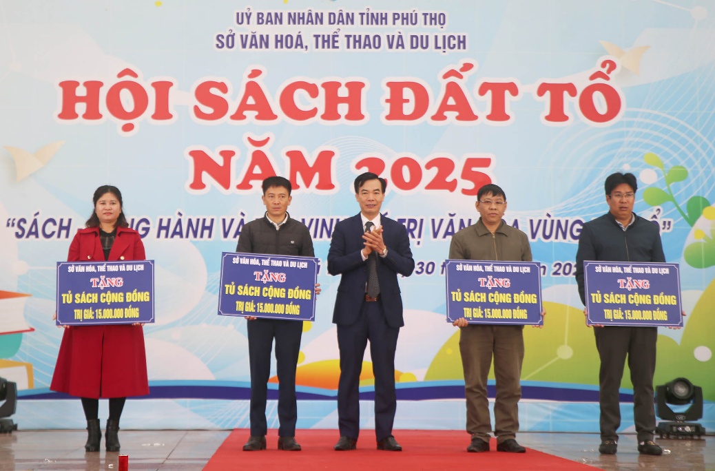 Khai mạc Hội sách Đất Tổ năm 2025 - Ảnh 3.
