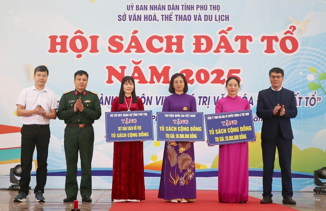 Khai mạc Hội sách Đất Tổ năm 2025 - Ảnh 4.