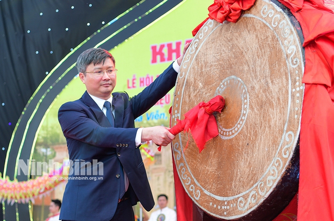 Khai mạc Lễ hội Đền Thánh Nguyễn và đón nhận danh hiệu Di sản văn hóa phi vật thể Quốc gia - Ảnh 4.